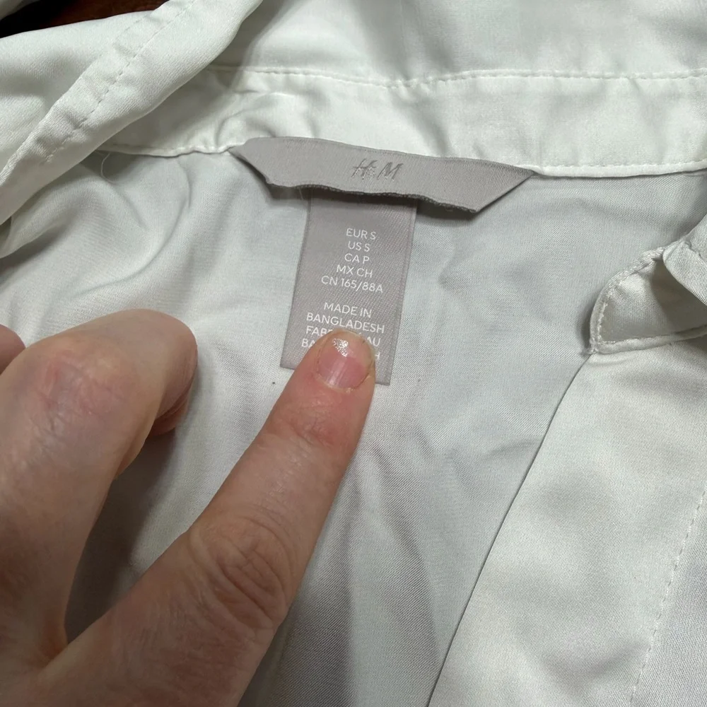 H&M Men's Crisp White Dress Shirt - Picture 2 of 2